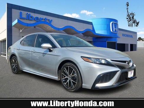 Used 2024 Toyota Camry SE FWD image 1