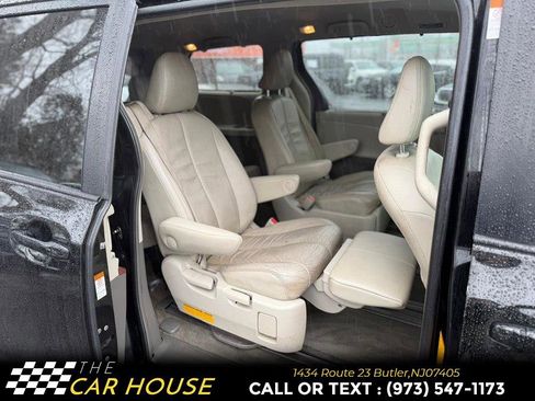 Used 2013 Toyota Sienna XLE image 19