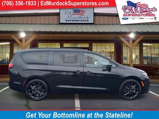 Used 2025 Chrysler Pacifica Limited video 1