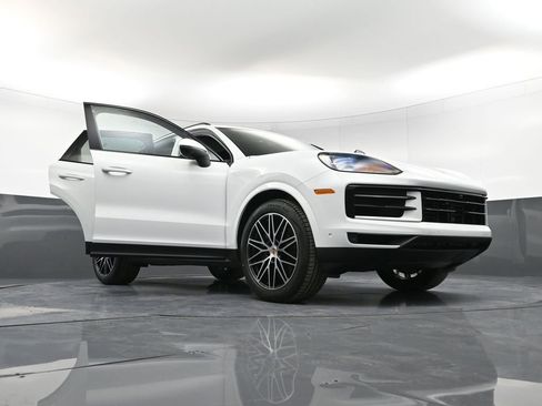 New 2026 Porsche Cayenne Base image 37