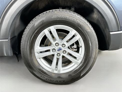 Used 2024 Ford Explorer XLT w/ Equipment Group 202A AWD/4WD image 30