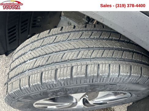 Certified 2023 Toyota Highlander XLE image 25