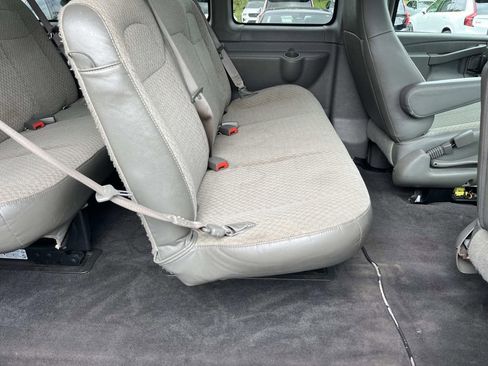 Used 2020 Chevrolet Express 3500 LT w/ LT Preferred Equipment Group RWD image 18