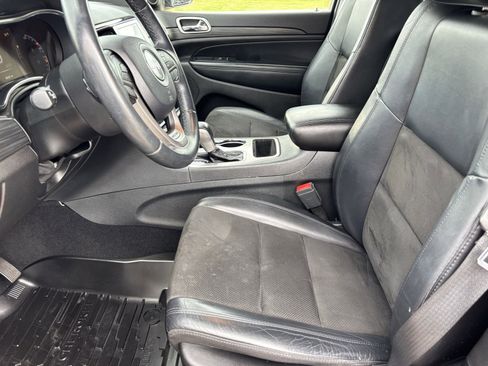 Used 2019 Jeep Grand Cherokee Laredo w/ Laredo X Package image 14