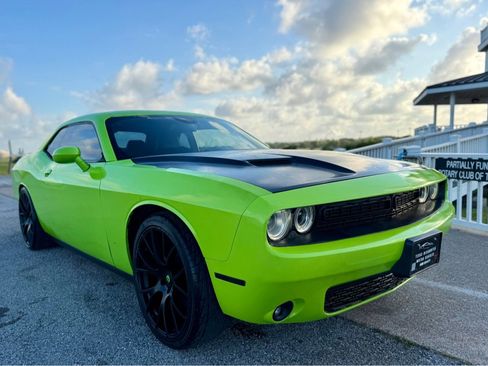 Used 2015 Dodge Challenger R/T Plus image 3