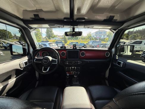 Used 2023 Jeep Gladiator Rubicon w/ Cold Weather Group AWD/4WD image 9
