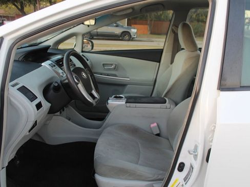Used 2012 Toyota Prius V Two image 23