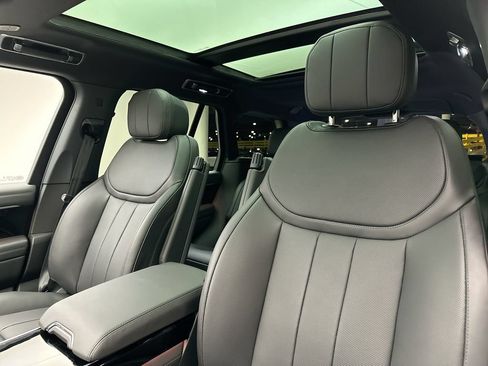 Certified 2025 Land Rover Range Rover SE AWD/4WD image 8