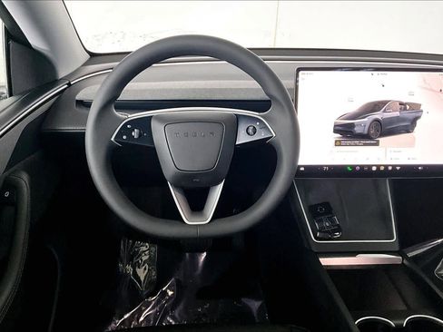 Used 2026 Tesla Model Y AWD image 5