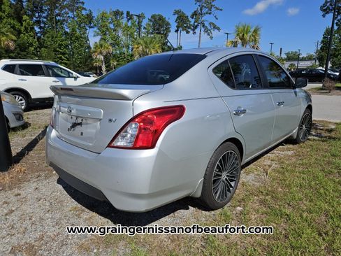 Used 2019 Nissan Versa SV FWD image 10