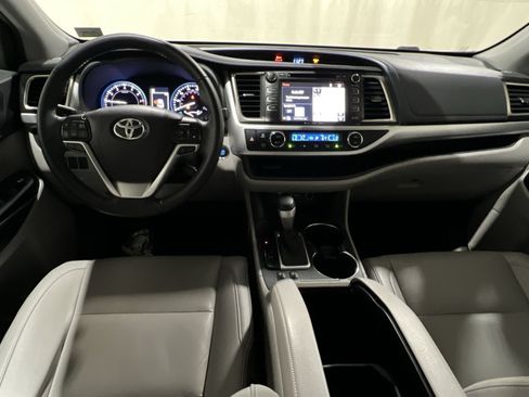 Used 2019 Toyota Highlander XLE AWD/4WD image 40