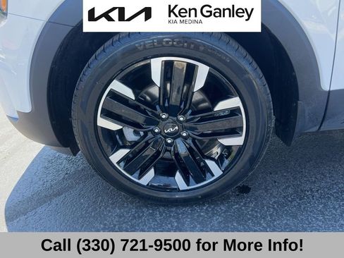 Certified 2024 Kia Telluride SX w/ Towing Package AWD/4WD image 17