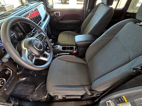 Used 2025 Jeep Wrangler Unlimited Sahara w/ Safety Group image 21