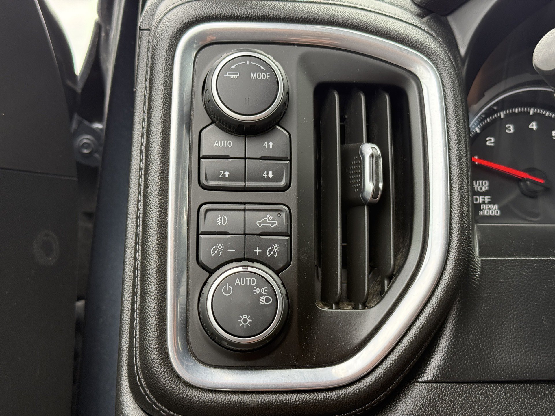 Used 2021 Chevrolet Silverado 1500 RST w/ Z71 Off-Road Package AWD/4WD image 29