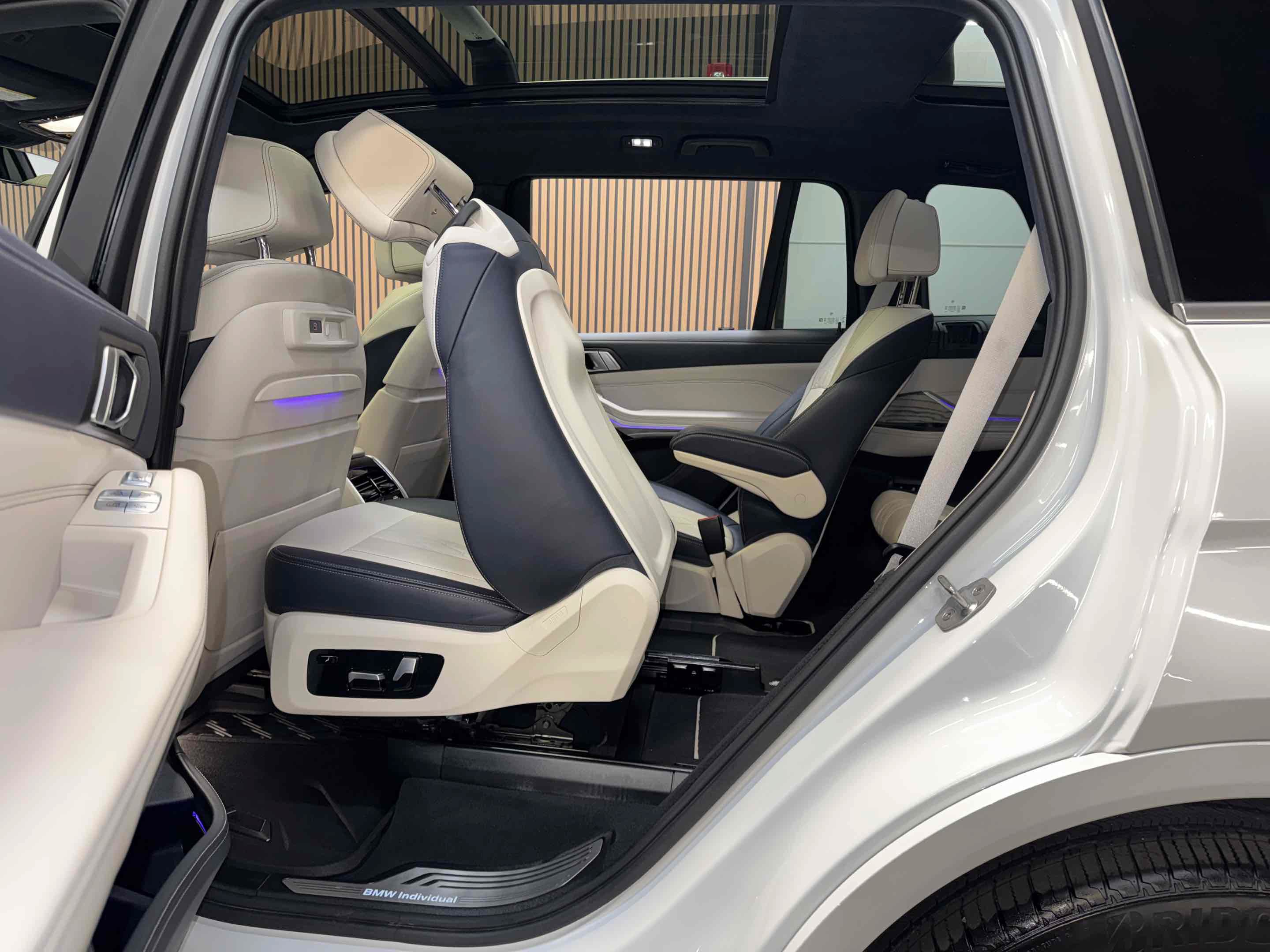 Used 2020 BMW X7 xDrive40i w/ Premium Package AWD/4WD image 60