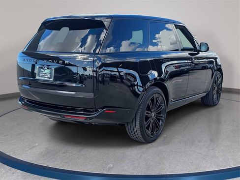 Certified 2025 Land Rover Range Rover SE image 5