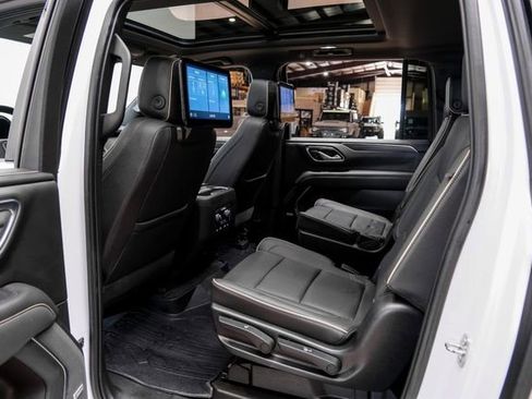 Used 2021 GMC Yukon XL SLT w/ Rear Media and Nav Package AWD/4WD image 13