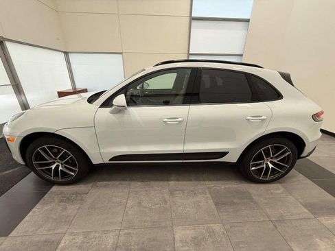 Certified 2025 Porsche Macan AWD/4WD image 2