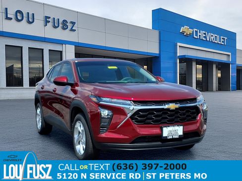 Used 2025 Chevrolet Trax LS w/ LS Convenience Package FWD image 1