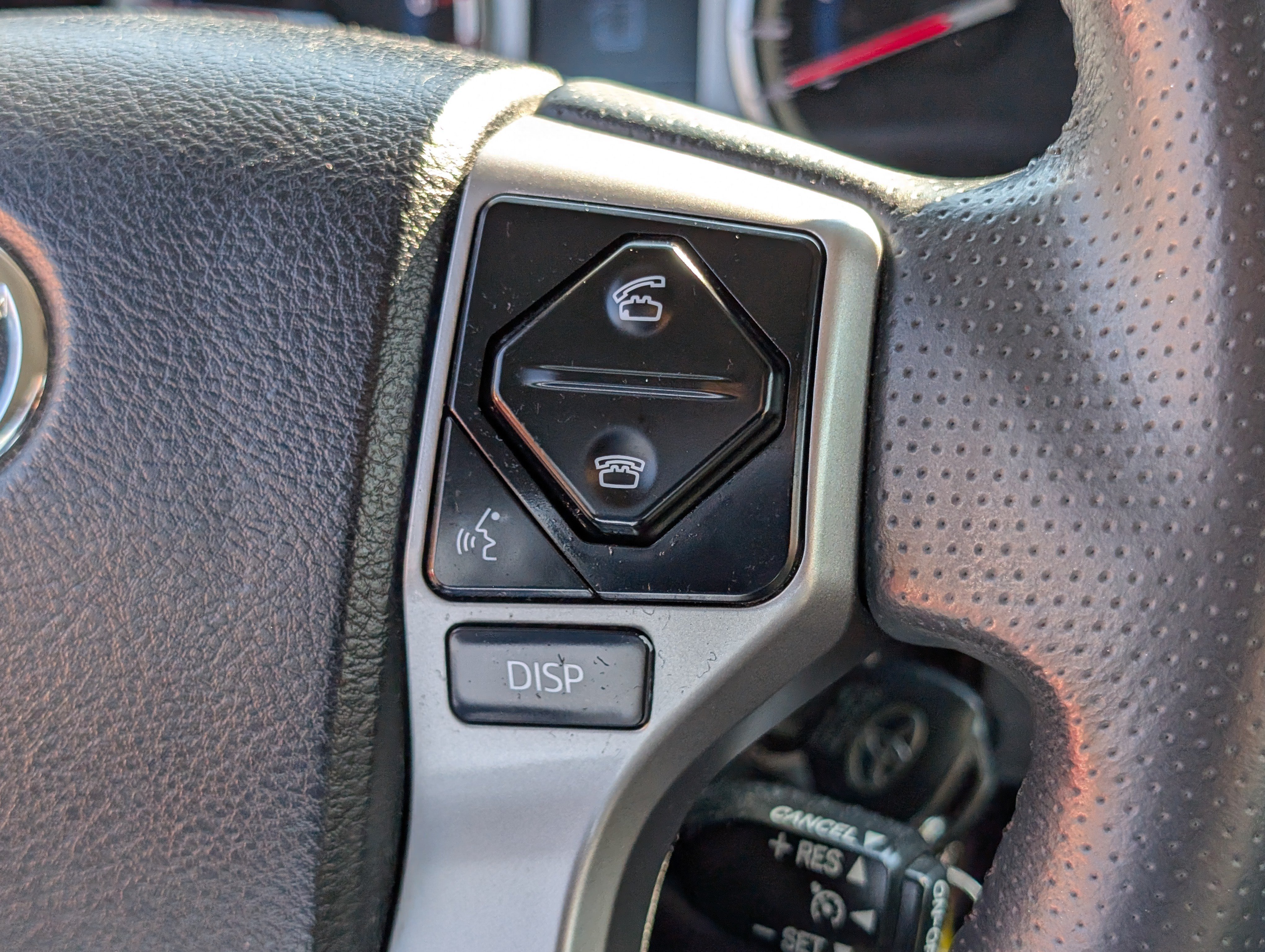 Used 2018 Toyota 4Runner SR5 AWD/4WD image 23
