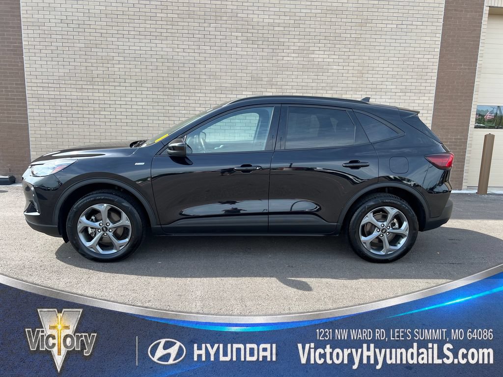 Used 2025 Ford Escape ST-Line Select AWD/4WD image 2