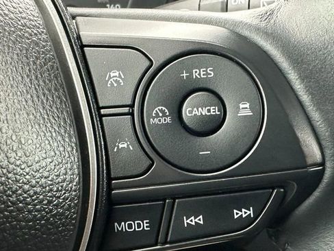 Used 2025 Toyota Corolla Cross LE image 18