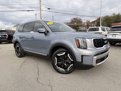 Used 2023 Kia Telluride EX w/ EX Captain's Chair Package