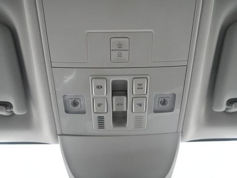 Used 2022 Volkswagen Taos SEL image 17