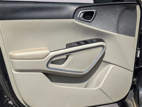 Used 2022 Kia Soul LX w/ Technology Package image 13