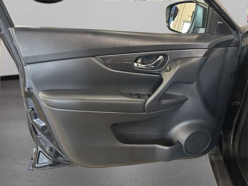 Used 2019 Nissan Rogue SV AWD/4WD image 24