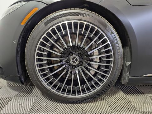 Used 2022 Mercedes-Benz EQS 580 4MATIC Sedan image 16