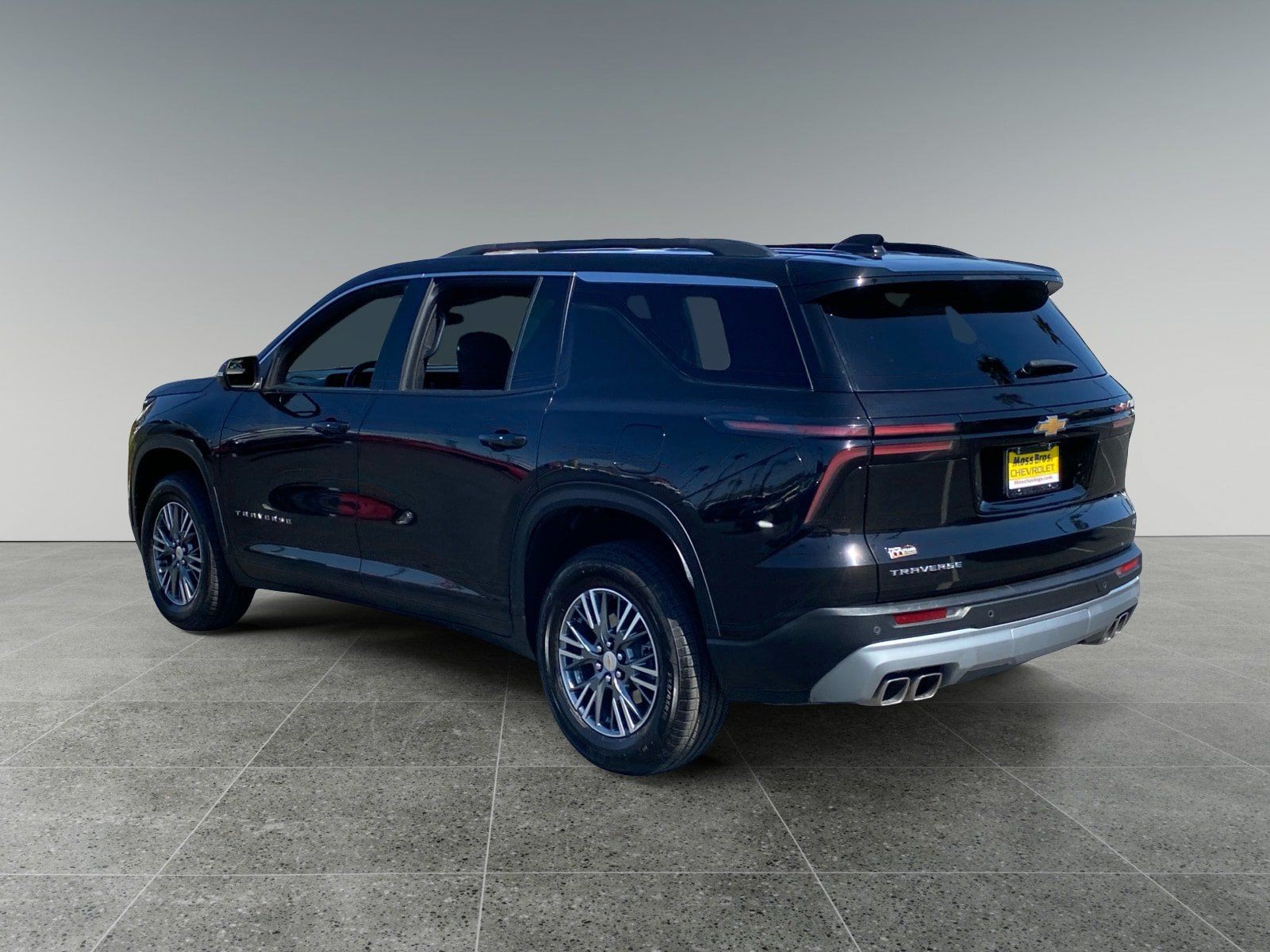 Used 2024 Chevrolet Traverse LT FWD image 3