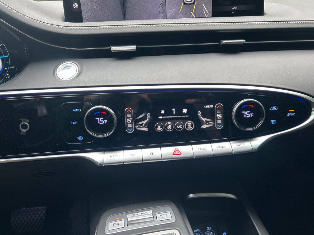 Used 2025 Genesis Electrified GV70 w/ Prestige Package AWD/4WD image 18