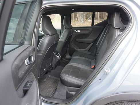 Used 2023 Volvo XC40 B4 Ultimate w/ Climate Package image 15