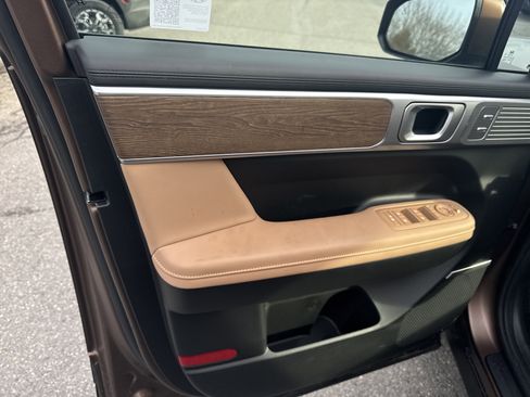 Used 2025 Hyundai Santa Fe Limited image 17