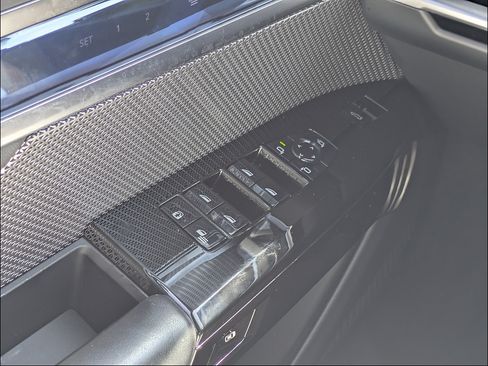 Used 2024 BMW 760i xDrive AWD/4WD image 27