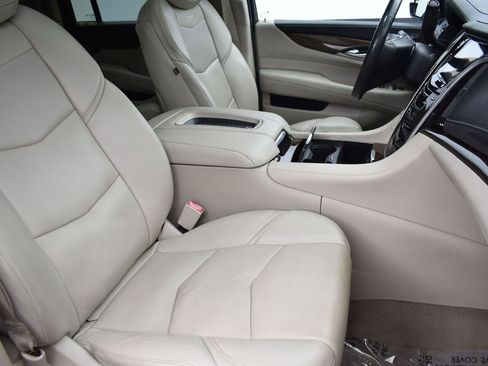 Used 2020 Cadillac Escalade ESV Premium Luxury image 43