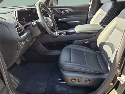 Used 2025 Chevrolet Traverse LT AWD/4WD image 9