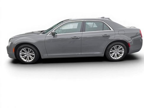 Used 2019 Chrysler 300 Touring w/ Driver Convenience Group RWD image 7