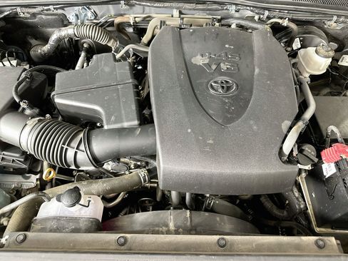 Used 2020 Toyota Tacoma SR5 RWD image 31