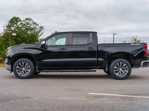 Used 2023 Chevrolet Silverado 1500 LT AWD/4WD image 4