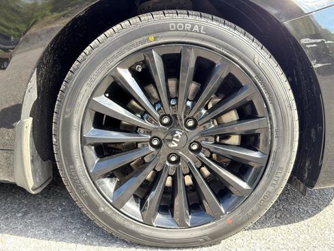 Used 2018 Kia Cadenza Premium FWD image 28