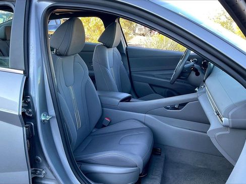 Used 2025 Hyundai Elantra SEL image 7