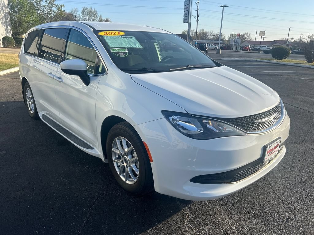 Used 2021 Chrysler Voyager LX FWD image 5