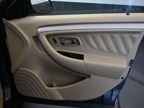 Used 2017 Ford Taurus SE FWD image 35