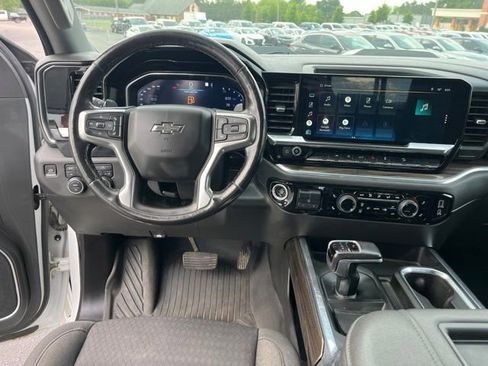 Used 2022 Chevrolet Silverado 1500 LT Trail Boss w/ Convenience Package II AWD/4WD image 15