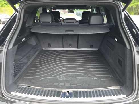 Used 2024 Porsche Cayenne AWD/4WD image 9