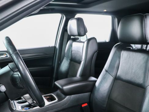 Used 2021 Jeep Grand Cherokee Laredo X AWD/4WD image 24