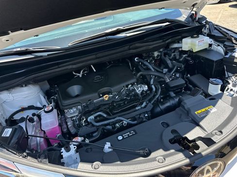 Used 2026 Toyota Sienna Limited FWD image 21