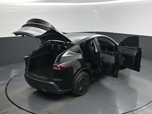 Used 2026 Tesla Model Y 2WD image 29